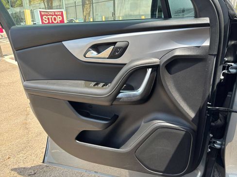 Used 2025 Chevrolet Blazer LT FWD image 18