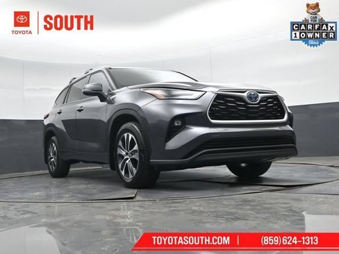 Used 2024 Toyota Highlander XLE AWD/4WD image 42