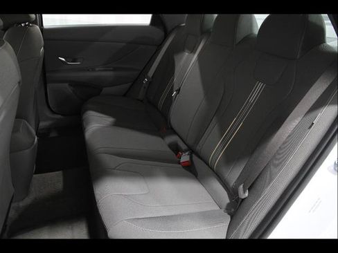 Used 2025 Hyundai Elantra Sport image 17