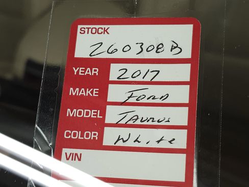 Used 2017 Ford Taurus SEL w/ Equipment Group 201A FWD image 27