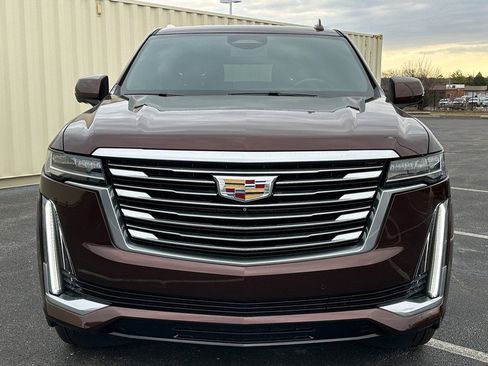 Used 2023 Cadillac Escalade ESV Luxury image 2
