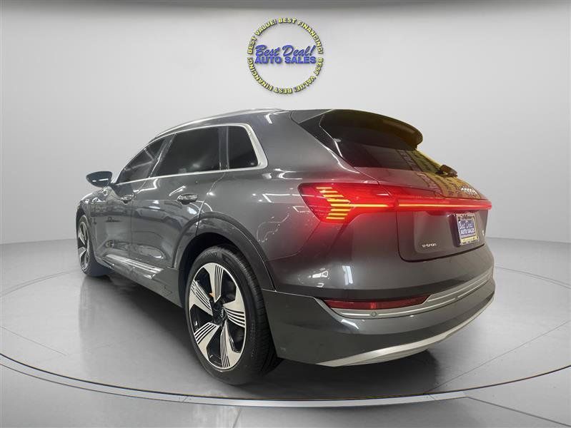 Used 2019 Audi e-tron Prestige w/ Prestige Package AWD/4WD image 3