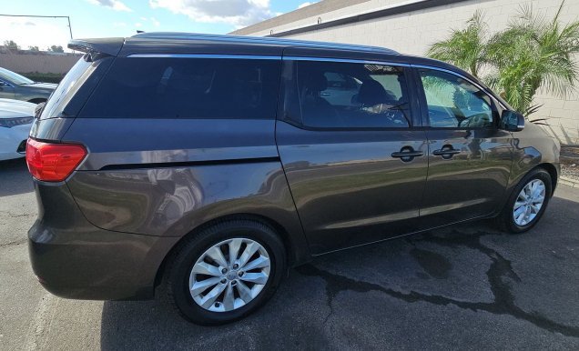 Used 2016 Kia Sedona EX FWD image 2
