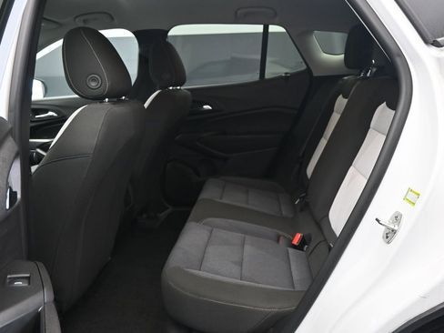 Used 2025 Chevrolet Trax LS image 18