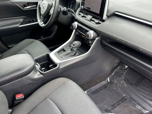 Used 2025 Toyota RAV4 XLE image 19