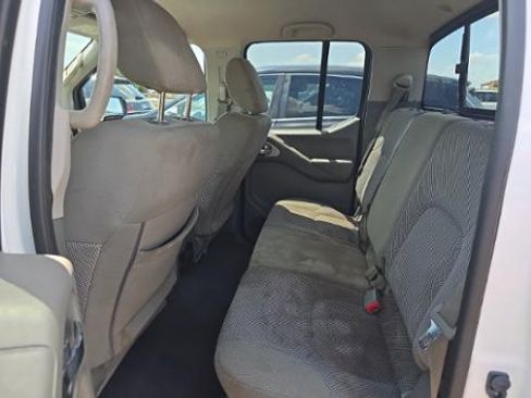 Used 2019 Nissan Frontier SV RWD image 6