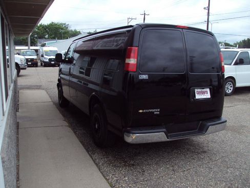 Used 2014 Chevrolet Express 1500 AWD image 5