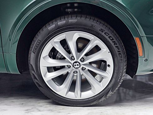 New 2025 Bentley Bentayga Extended Wheelbase image 51