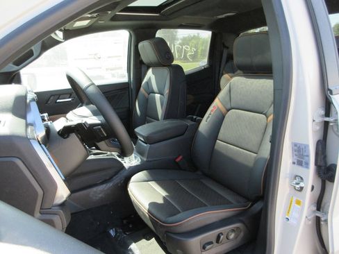 New 2026 GMC Canyon AT4 w/ Technology Plus Package AWD/4WD image 9