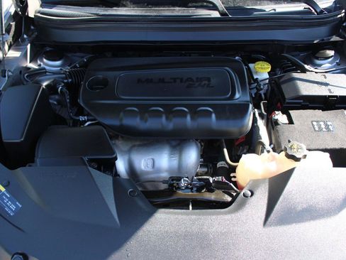 Used 2020 Jeep Cherokee Latitude FWD image 45
