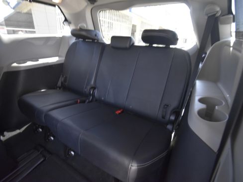 Used 2015 Toyota Sienna SE Premium FWD image 9