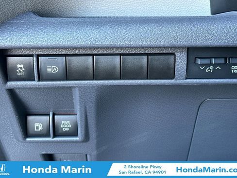 Used 2022 Toyota Sienna XLE image 32