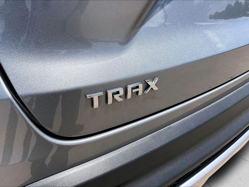Used 2025 Chevrolet Trax LT FWD image 34