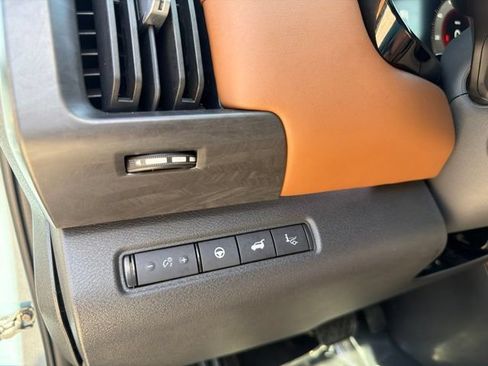 Used 2026 Nissan Pathfinder Platinum w/ Cargo Package FWD image 21