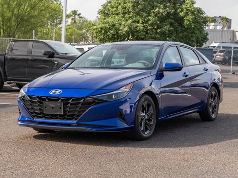 Used 2023 Hyundai Elantra SEL FWD image 3