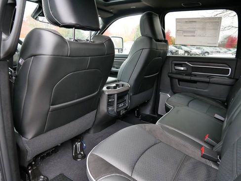 New 2026 RAM 2500 Laramie AWD/4WD image 11