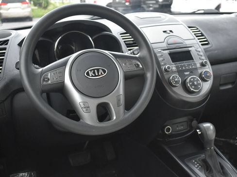 Used 2011 Kia Soul + FWD image 13