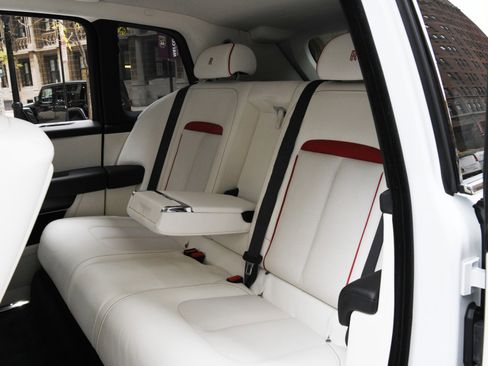 Used 2023 Rolls-Royce Cullinan w/ Cullinan Package image 10