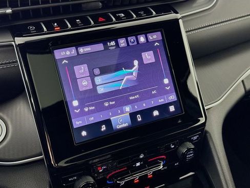 New 2025 Jeep Grand Cherokee Altitude image 18