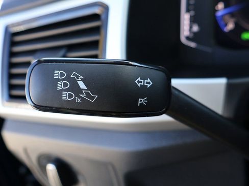 Used 2022 Volkswagen Atlas Cross Sport SE w/ Panoramic Sunroof Package image 45