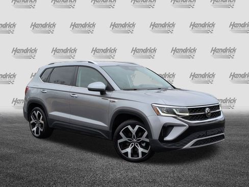 Used 2022 Volkswagen Taos SEL image 2