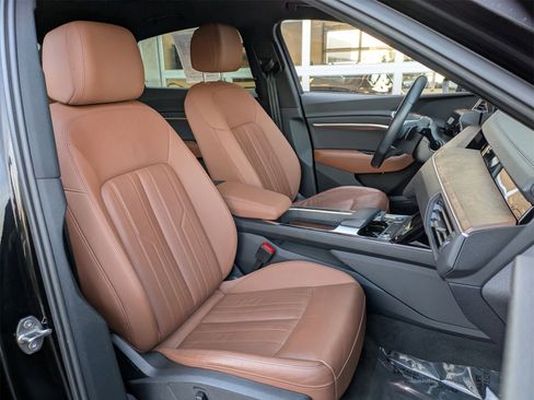 Used 2022 Audi e-tron Premium w/ Interior Protection Package image 28
