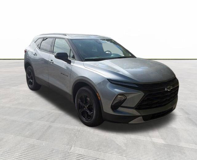 Used 2025 Chevrolet Blazer LT w/ Midnight/Sport Edition FWD image 4