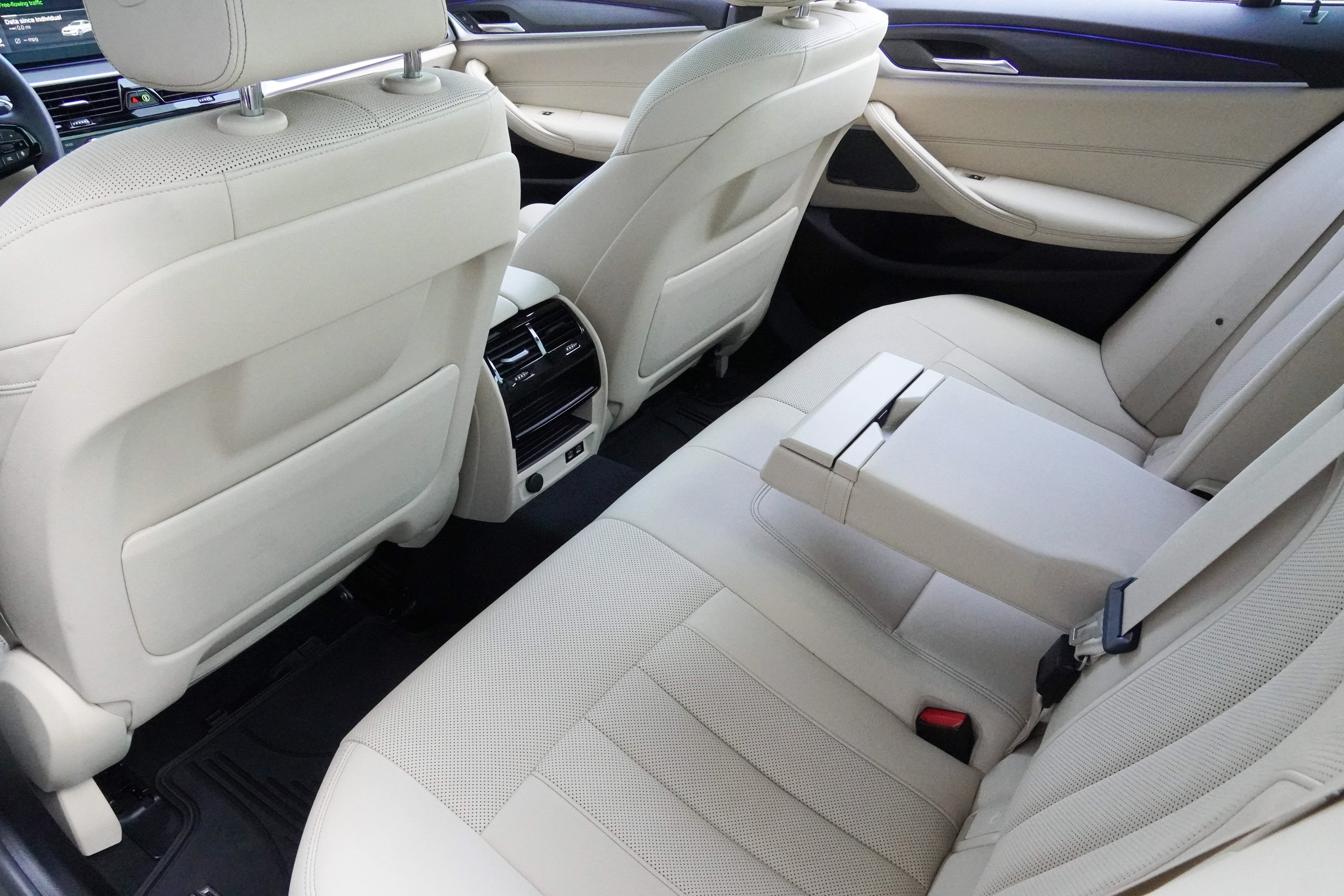 Used 2023 BMW 530i w/ Premium Package RWD image 35