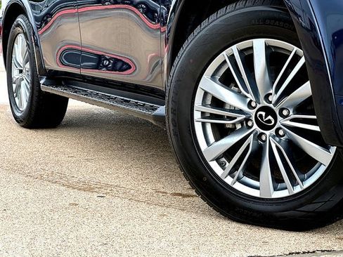 Used 2024 INFINITI QX80 Luxe AWD/4WD image 2