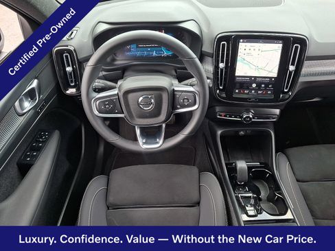 Certified 2023 Volvo XC40 B5 Plus AWD/4WD image 12