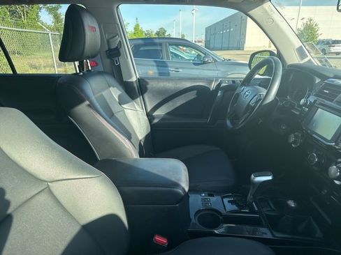 Used 2019 Toyota 4Runner TRD Off-Road Premium image 4