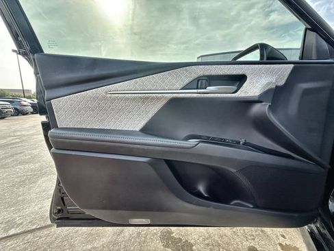 Used 2025 Toyota Camry XLE FWD image 13