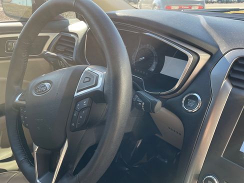 Used 2017 Ford Fusion SE w/ Fusion SE Technology Package image 26