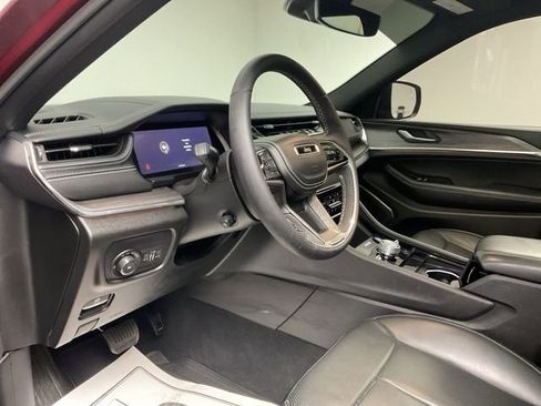 Used 2023 Jeep Grand Cherokee Overland image 12