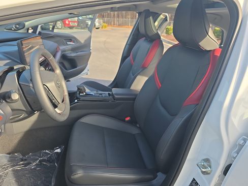 Used 2024 Toyota Prius Prime Premium image 17