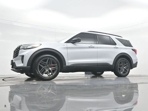 Used 2026 Ford Explorer ST-Line w/ ST-Line Street Pack RWD image 26