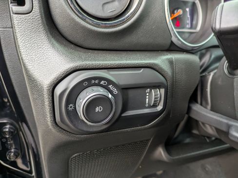 Used 2023 Jeep Wrangler Unlimited Sahara AWD/4WD image 17