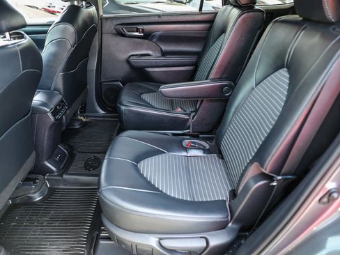 Used 2023 Toyota Highlander XSE image 8