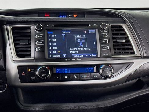Used 2019 Toyota Highlander SE image 13