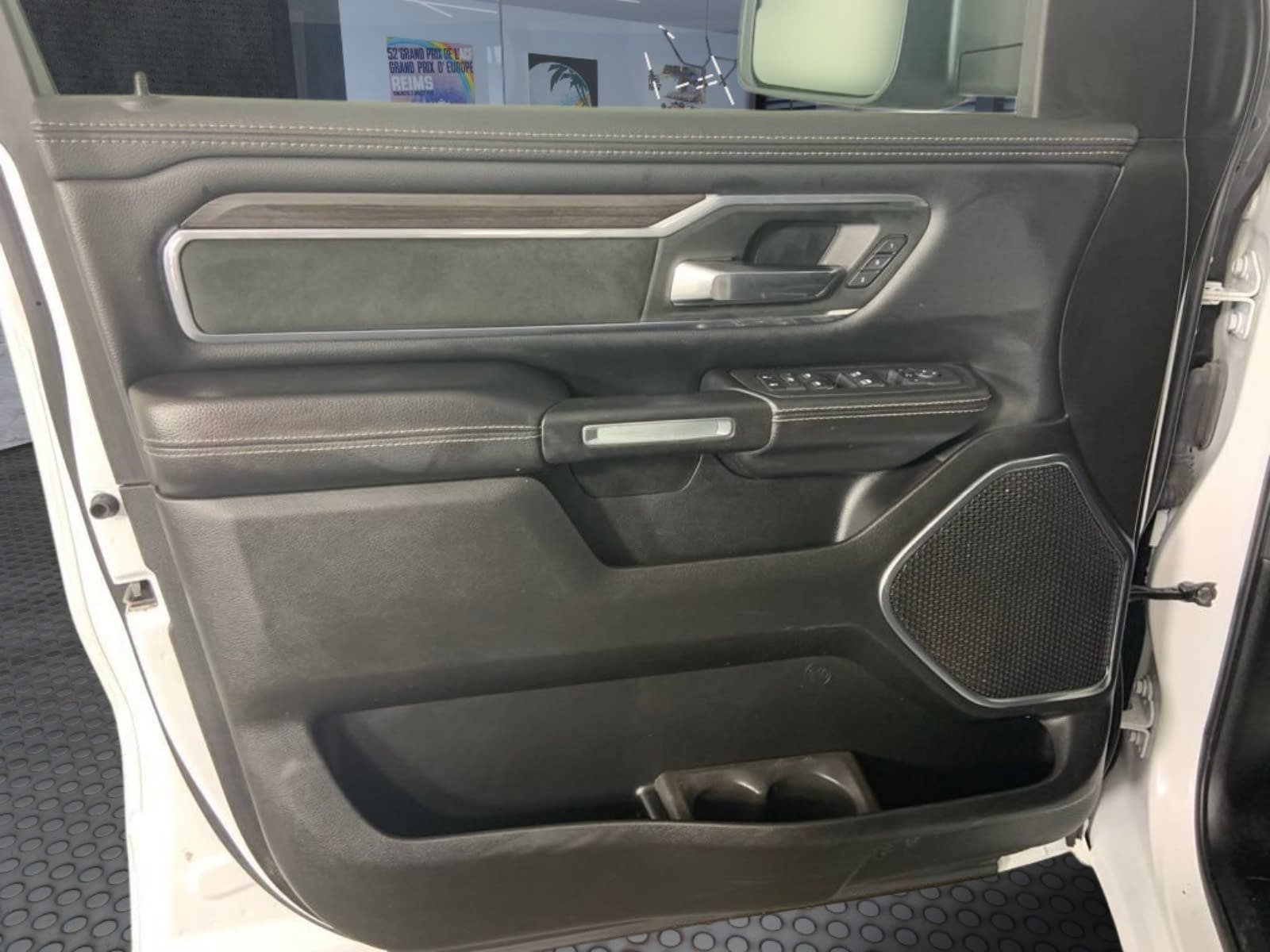 Used 2025 RAM 1500 Laramie AWD/4WD image 16