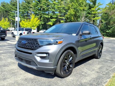 Used 2021 Ford Explorer XLT w/ Equipment Group 202A AWD/4WD image 4