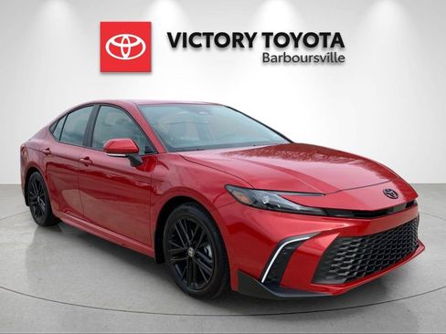 Used 2025 Toyota Camry SE image 5