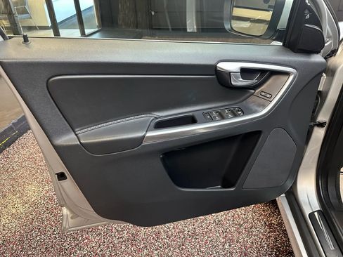Used 2016 Volvo XC60 T6 w/ Proximity Package image 10