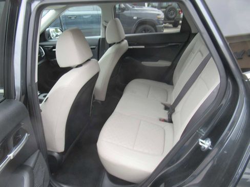 Used 2023 Kia Seltos EX image 40