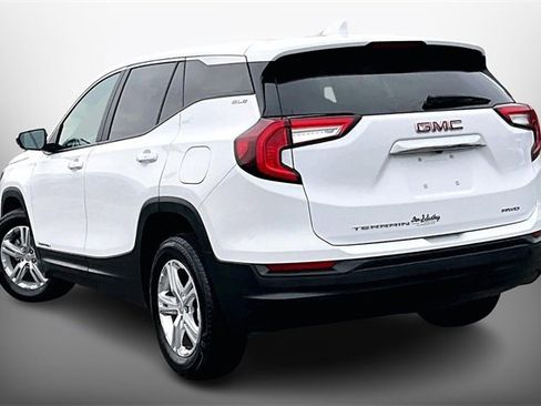 Used 2024 GMC Terrain SLE image 11
