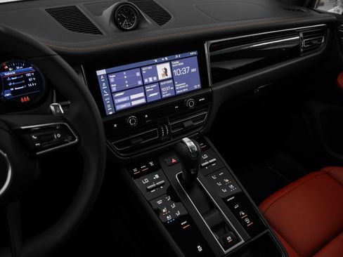 Certified 2026 Porsche Macan AWD/4WD image 32