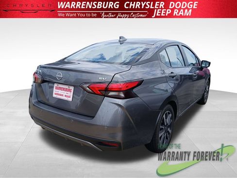 Used 2024 Nissan Versa SV FWD image 3