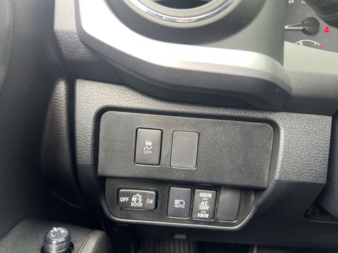 Used 2022 Toyota Tacoma TRD Off-Road w/ Technology Package image 22