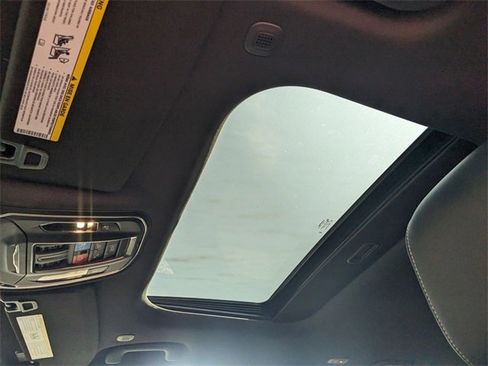 New 2025 Jeep Grand Cherokee L Altitude image 9