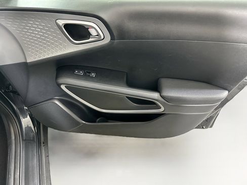 Used 2025 Kia Soul LX w/ LX Technology Package image 29
